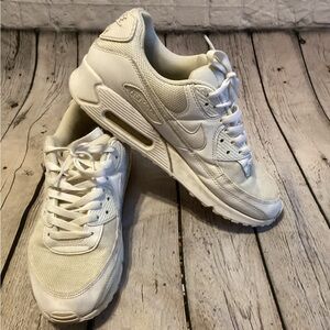 White Nike Air Max 9